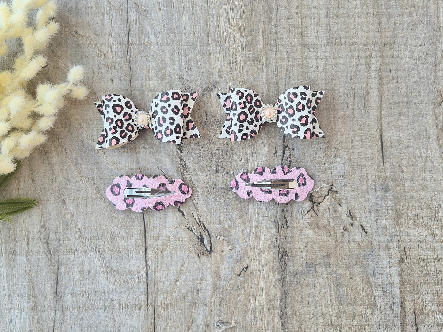 White & Pink Leopard pigtail set, 2 x Hair bows & 2 x snap clip.