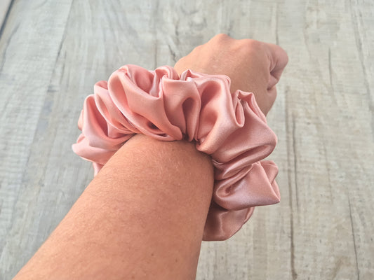 XL Satin Scrunchie – Dusky Pink (Autumn Collection)
