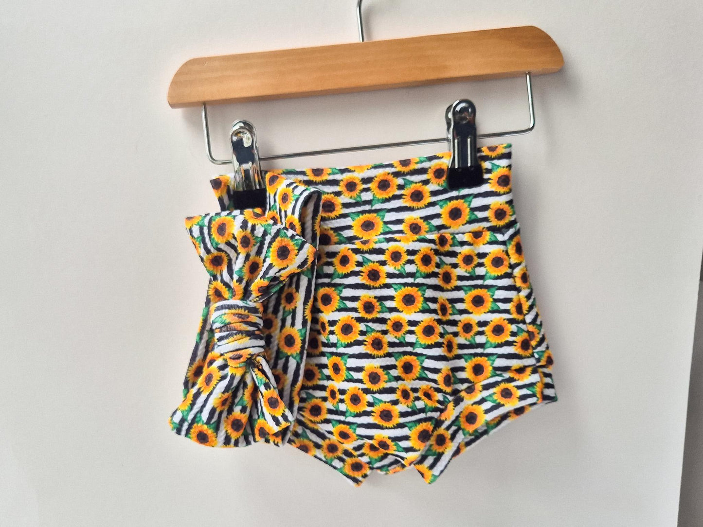 Girls Handmade Summer Shorts + Matching Hair bow, Bummies & Bow, Sunflower print baby girl-toddler size, Kids clothing, New Baby Shower gift