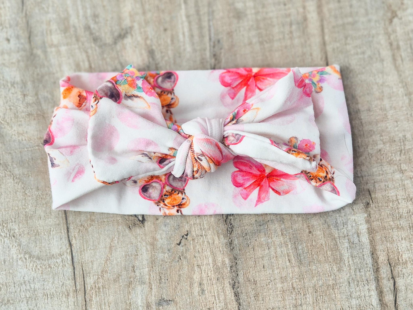 Girls Handmade Summer Shorts + Matching Hair bow, Bummies & Bow, Giraffe print baby girl-toddler size, Kids clothing, New Baby Shower gift.