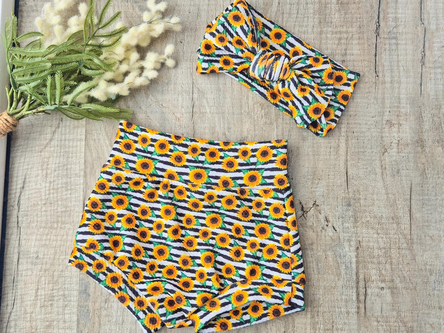 Girls Handmade Summer Shorts + Matching Hair bow, Bummies & Bow, Sunflower print baby girl-toddler size, Kids clothing, New Baby Shower gift