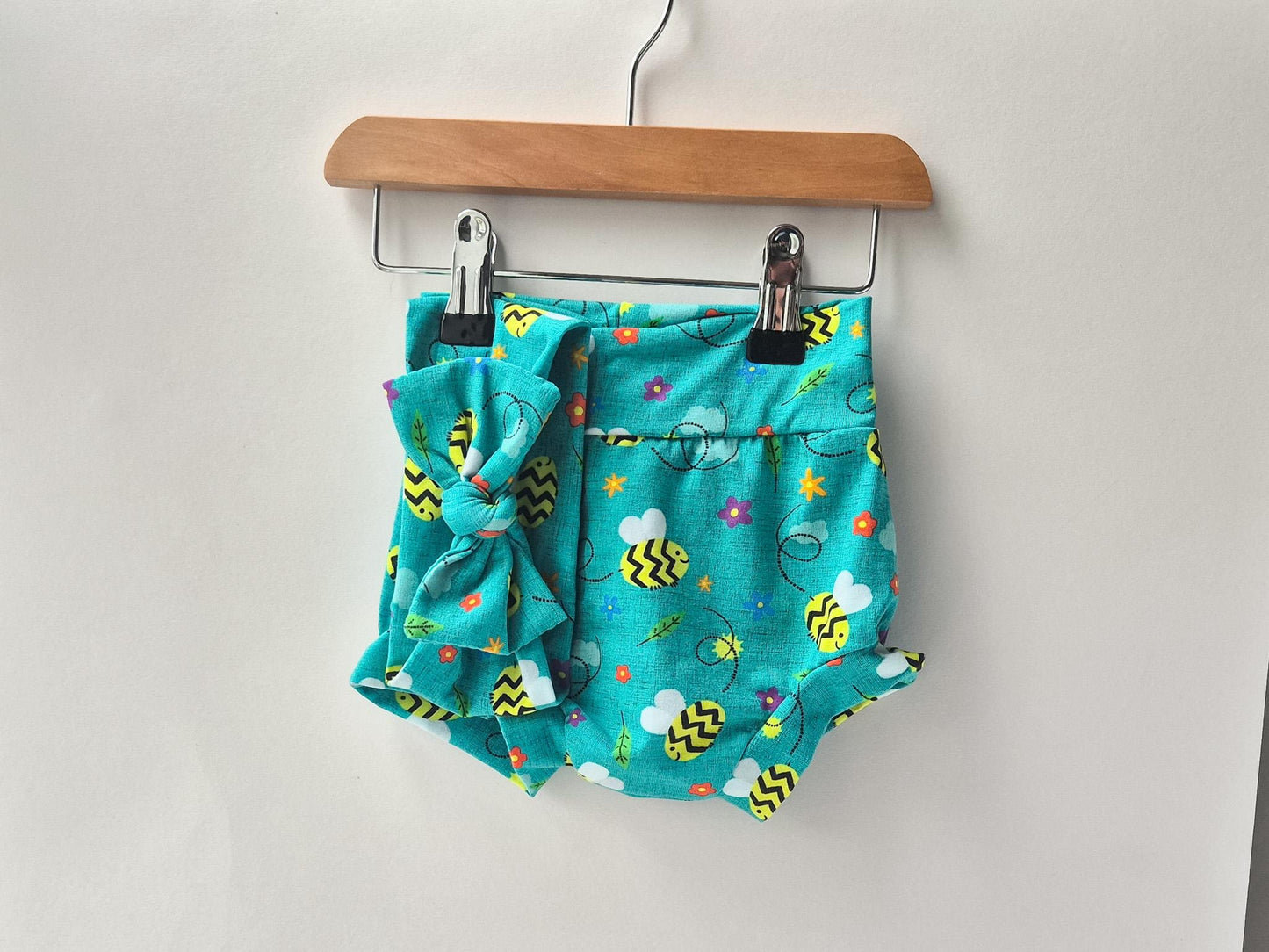 Girls Handmade Summer Shorts + Matching Hair bow, Bummies & Bow, Bee print baby girl-toddler size, Kids clothing, New Baby Shower gift.
