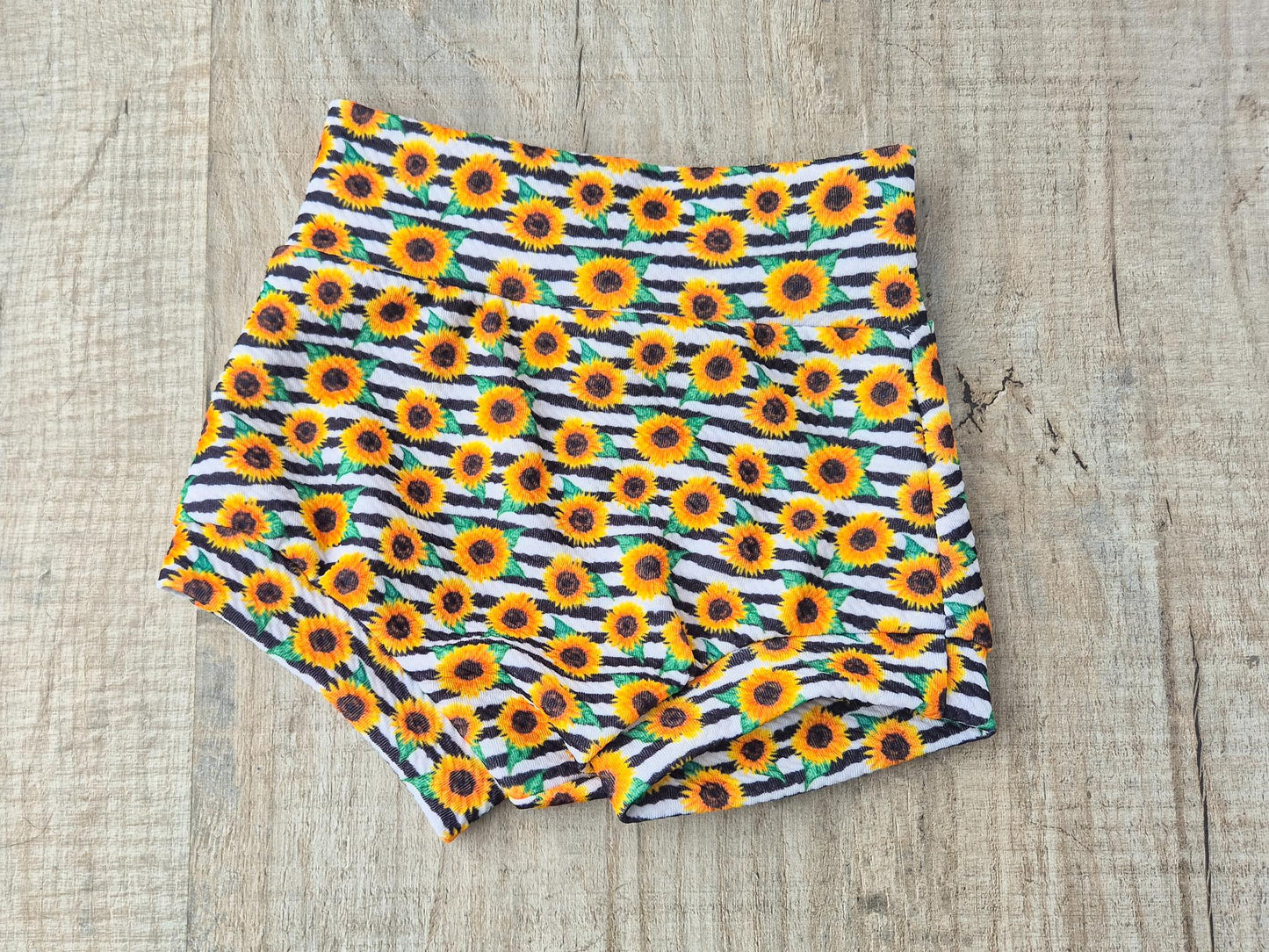 Girls Handmade Summer Shorts + Matching Hair bow, Bummies & Bow, Sunflower print baby girl-toddler size, Kids clothing, New Baby Shower gift