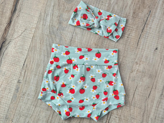 Girl Handmade Summer Shorts + Matching Hair bow, Bummies & Bow, Strawberry print baby girl-toddler size, Kid clothing, New Baby Shower gift.